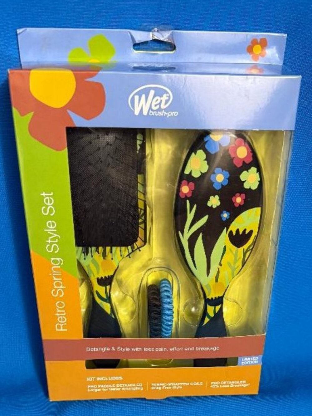 WET BRUSH PRO LIMITED EDITION RETRO SPRING DETANGLE & STYLE 4 PIECE KIT / SET
